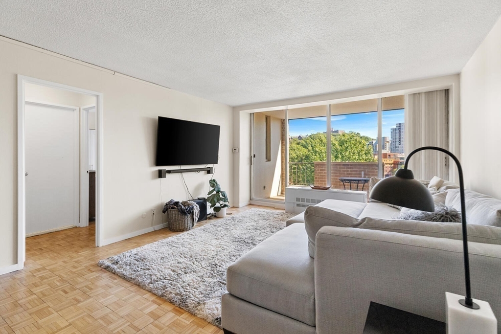 33 Pond Ave 709