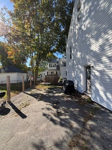 1669-1671 Commercial St