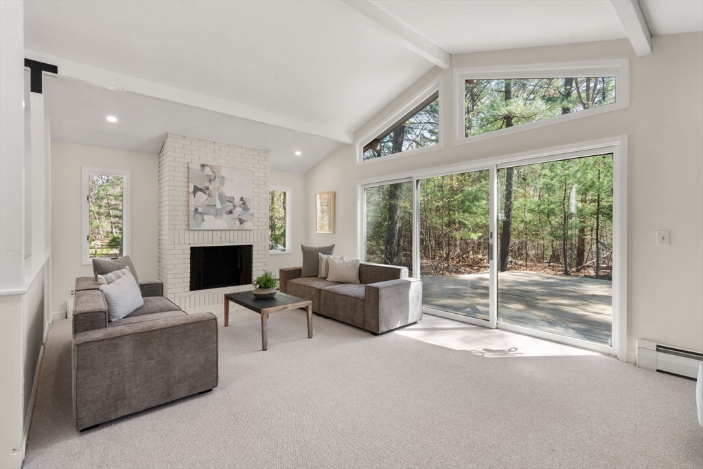 6 Briggs Pond Way
