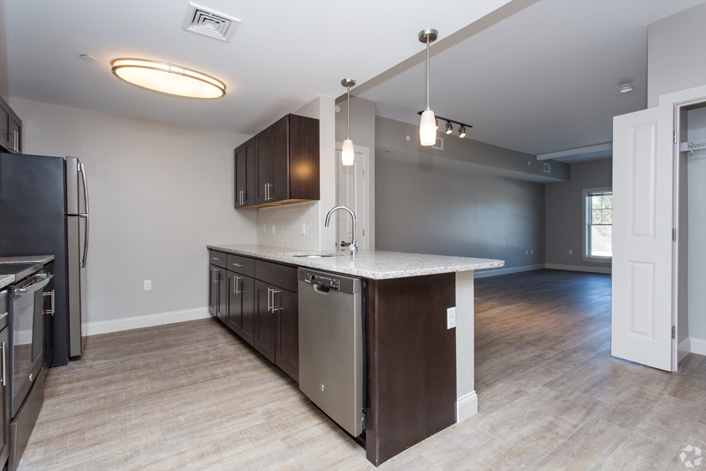 Click for 373 Commonwealth Road #207, Wayland, MA slideshow
