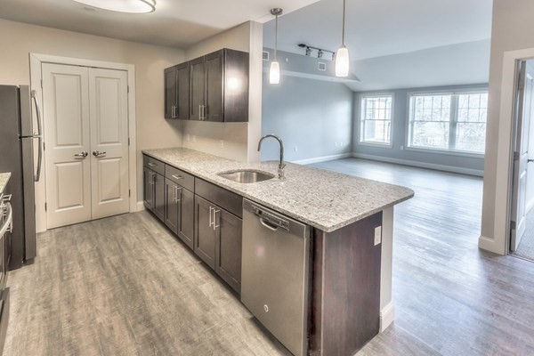 373 Commonwealth Road 207