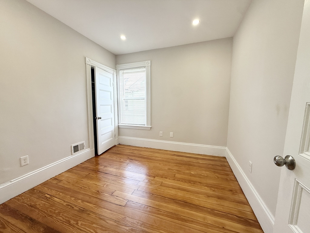 71 Saxton St 3