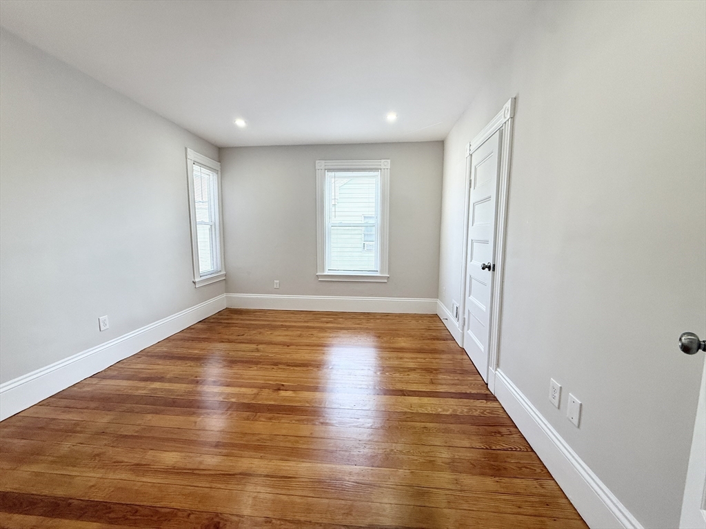 71 Saxton St 3