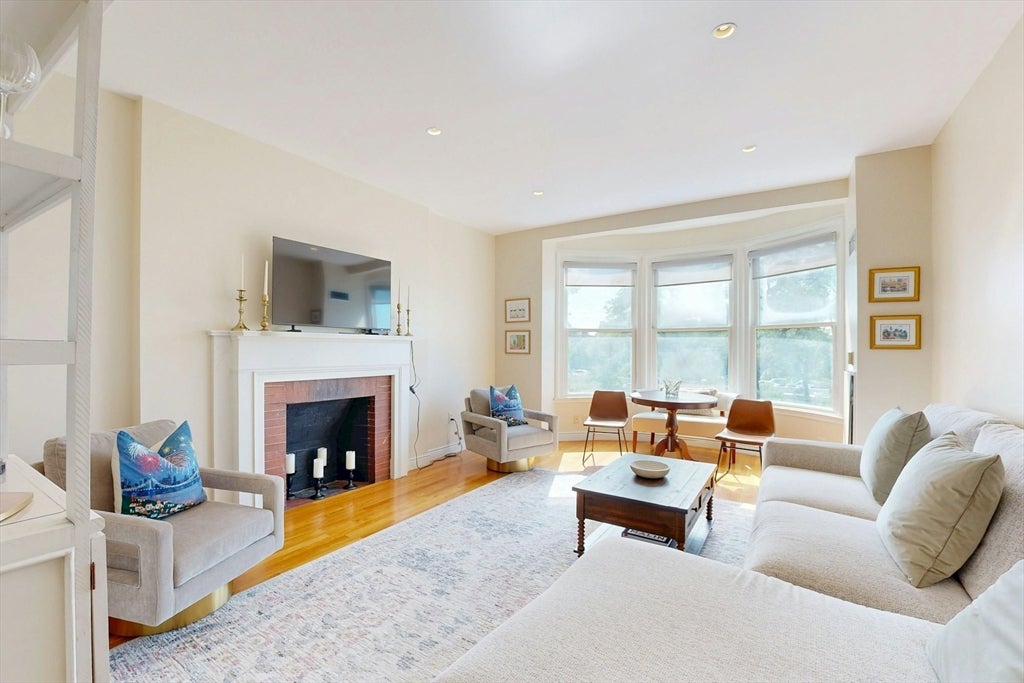 4 Charlesgate  E 406