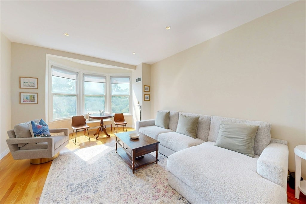 4 Charlesgate  E 406
