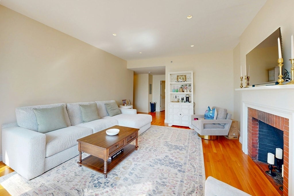 4 Charlesgate  E 406