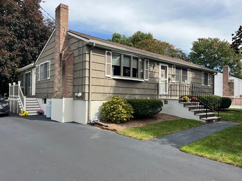 18 Lillian Rd Stoughton MA 02072