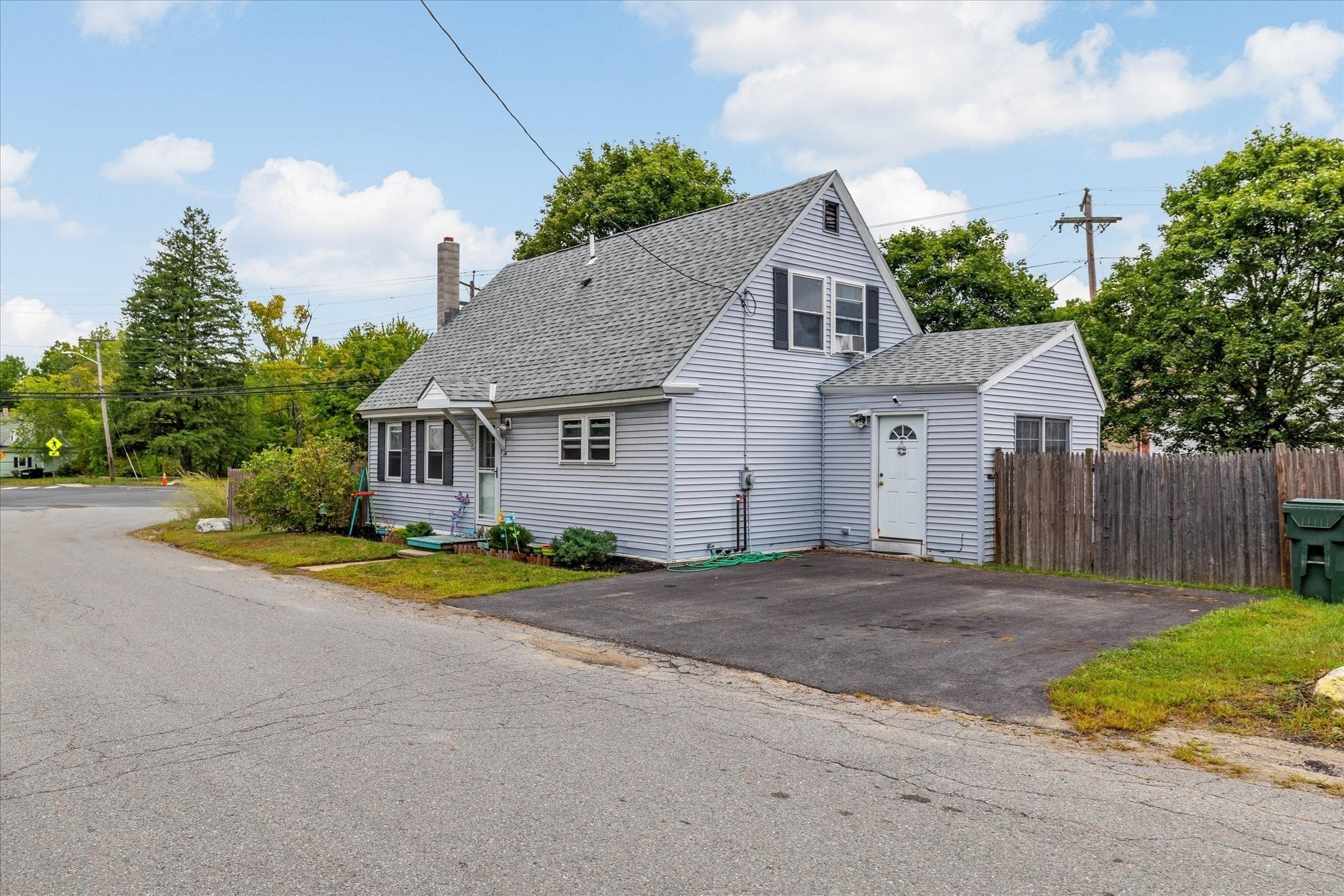 14 Benjamin St