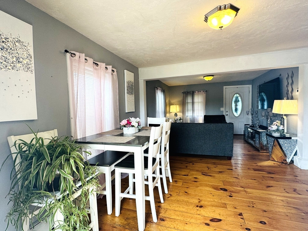 48 Ray Ave