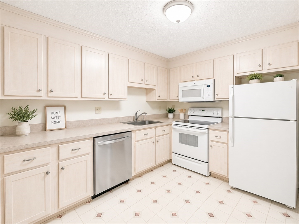 53 Swanson Ct 33C