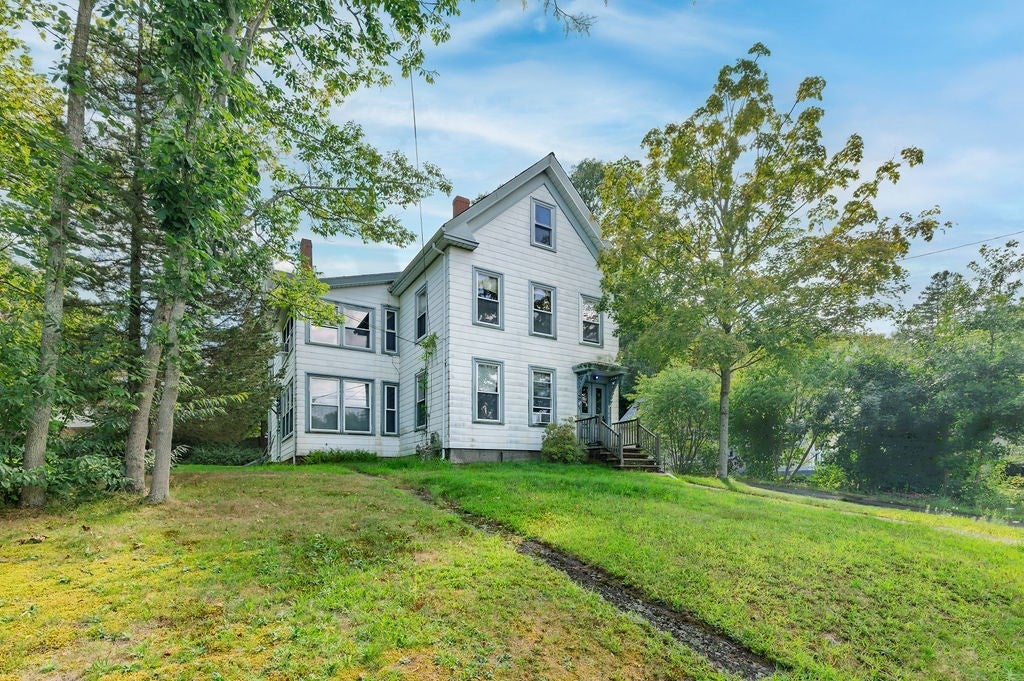 Photo of 46 Hollis St, Weymouth, MA