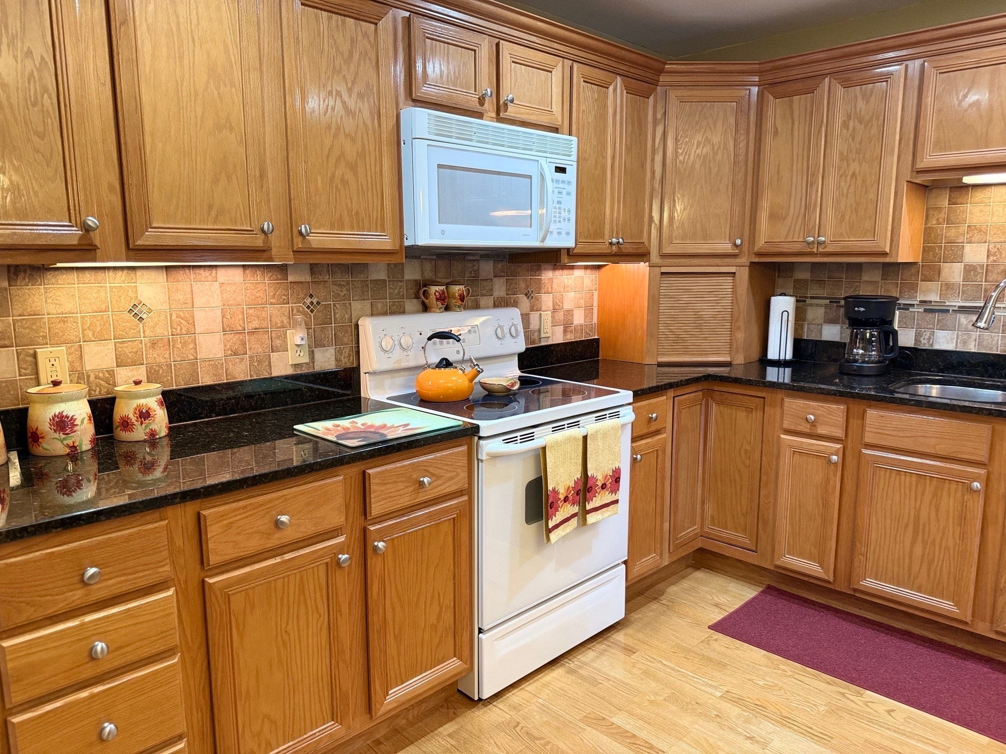 7 Crescent Gate WAY #313, Sturbridge, MA Photo #6