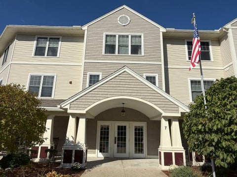 Photo of 7 Crescent Gate WAY #313, Sturbridge, MA 01518 (MLS # 73587460)