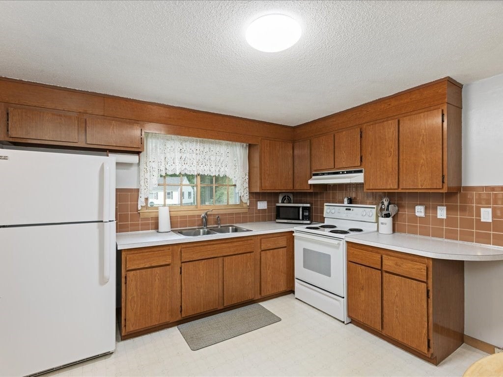 3 Michael Rd, Dracut, MA, 3 Michael Rd, Dracut, MA Photo #7