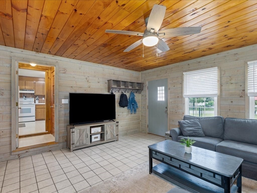 3 Michael Rd, Dracut, MA, 3 Michael Rd, Dracut, MA Photo #10