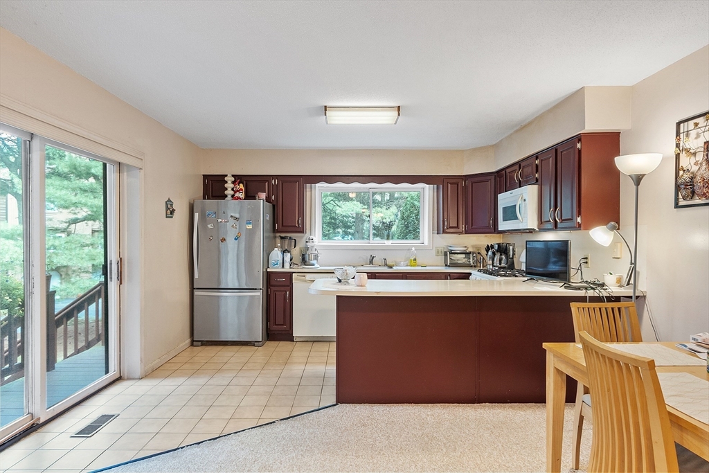 102 Captain Eames Cir 102