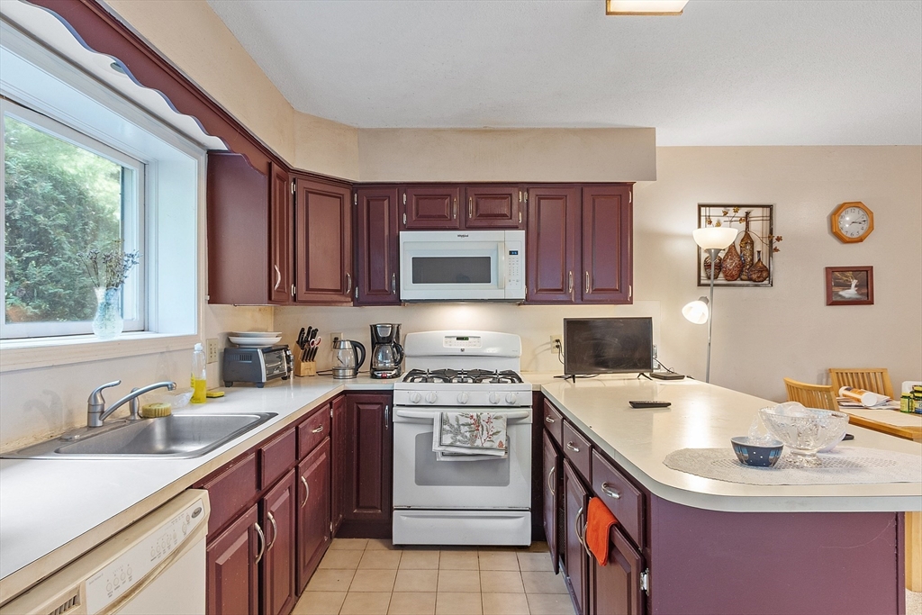 102 Captain Eames Cir 102