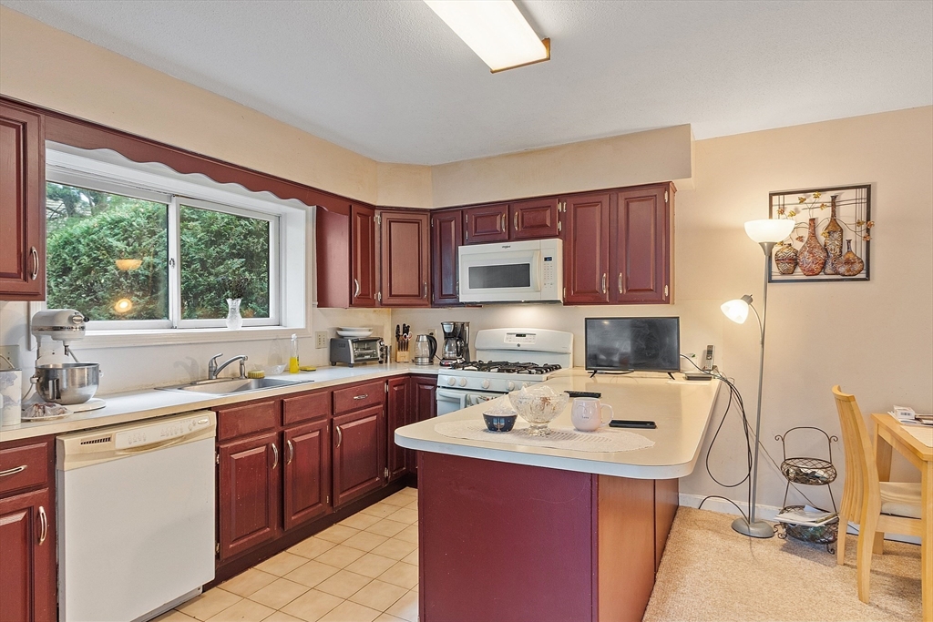 102 Captain Eames Cir 102