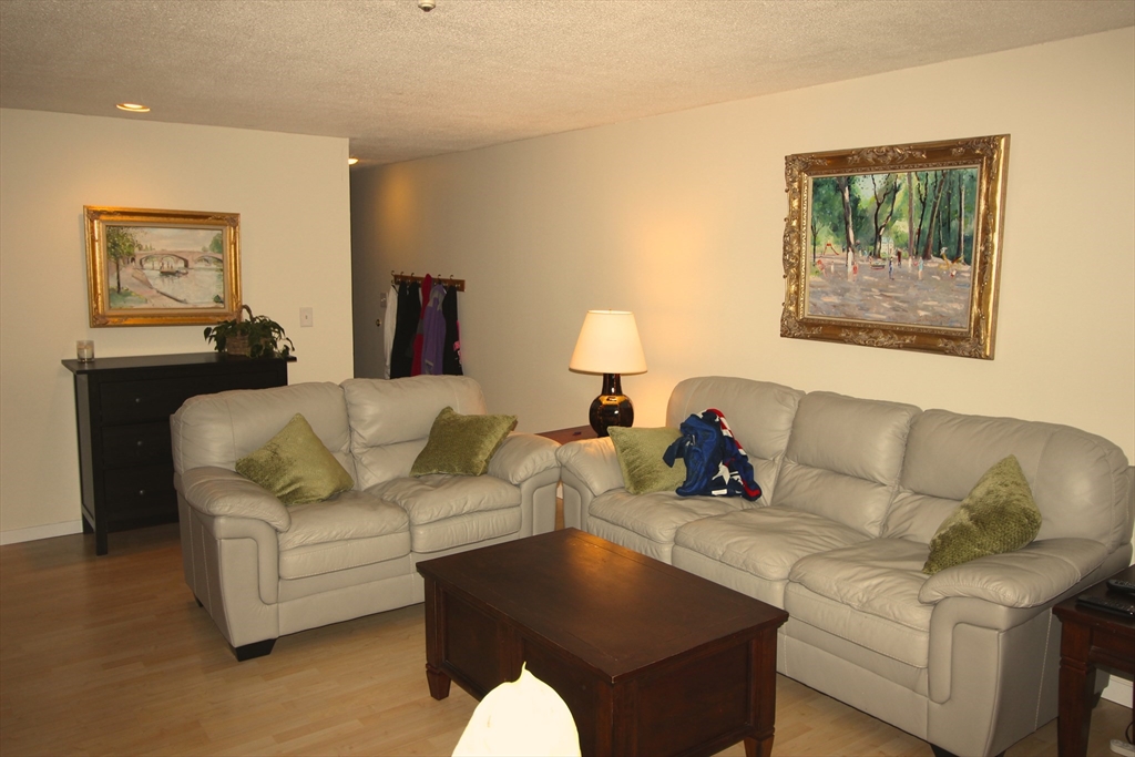 532 Old Stone Brk 532