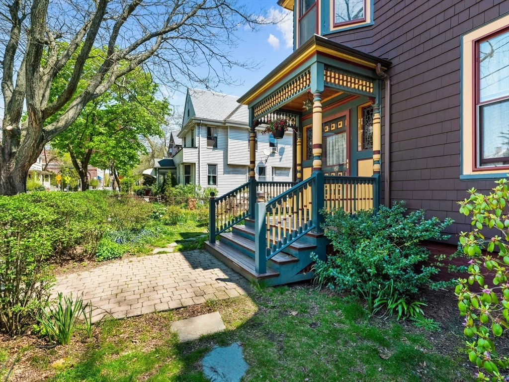 61 Central St