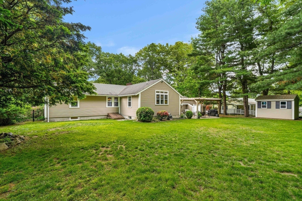18 Gleason Rd