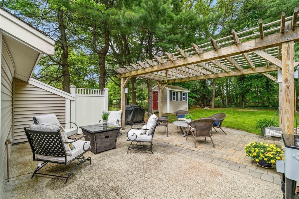 18 Gleason Rd