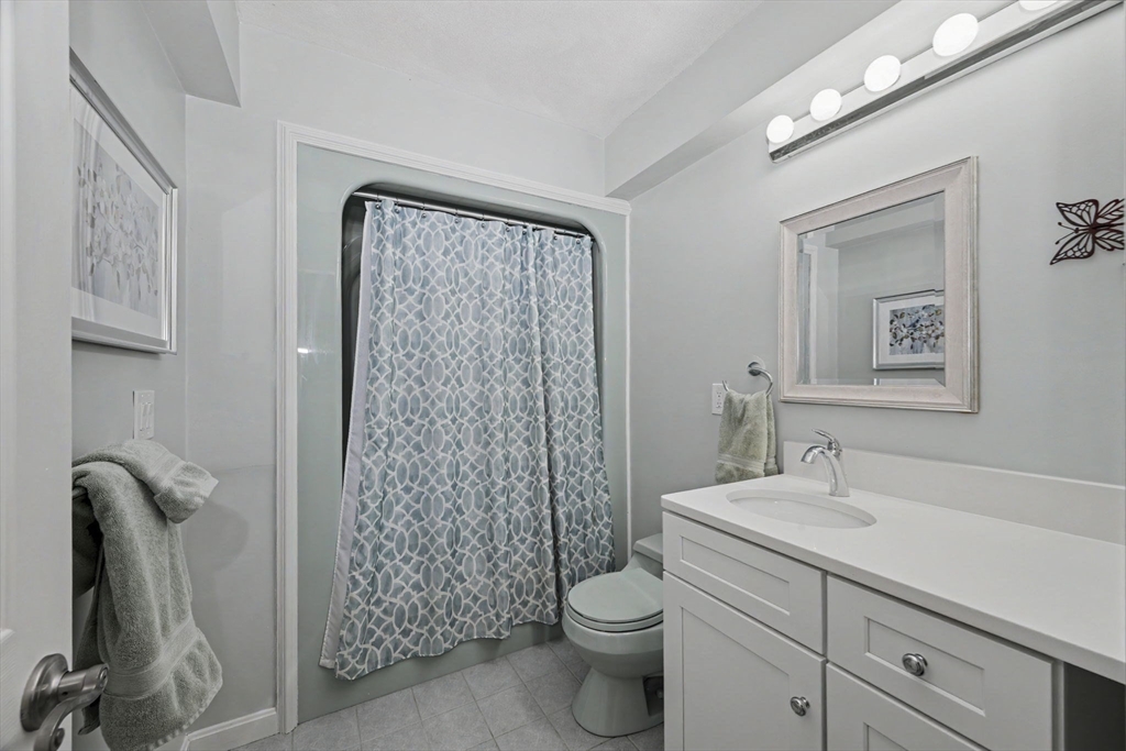 29 Hammersmith Dr, Saugus, MA Photo #34