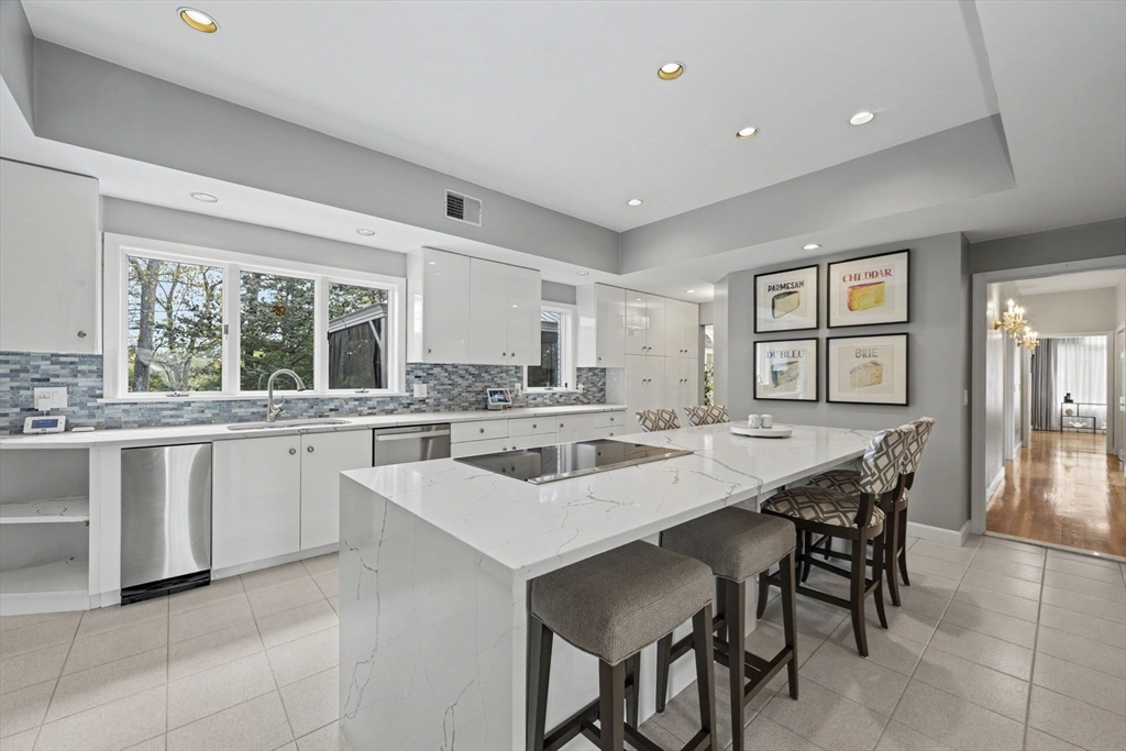 29 Hammersmith Dr, Saugus, MA Photo #9