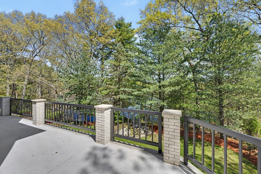 29 Hammersmith Dr, Saugus, MA Photo #10