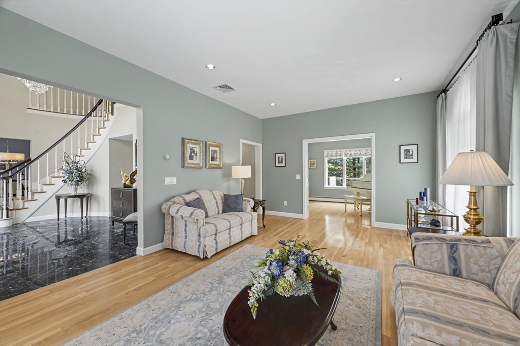 29 Hammersmith Dr, Saugus, MA Photo #16
