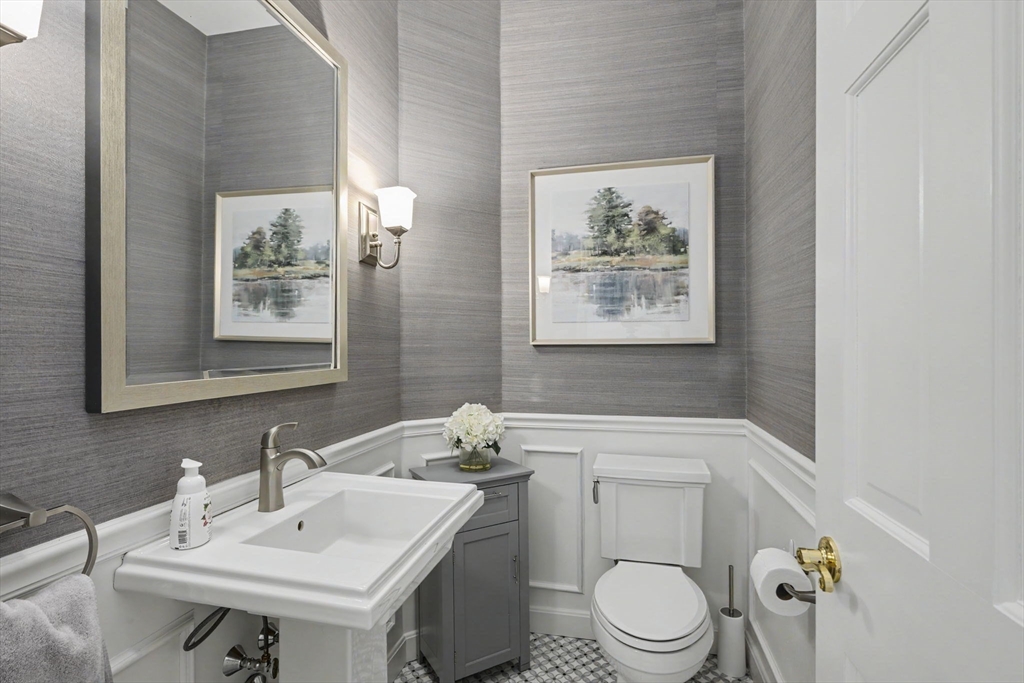 29 Hammersmith Dr, Saugus, MA Photo #11