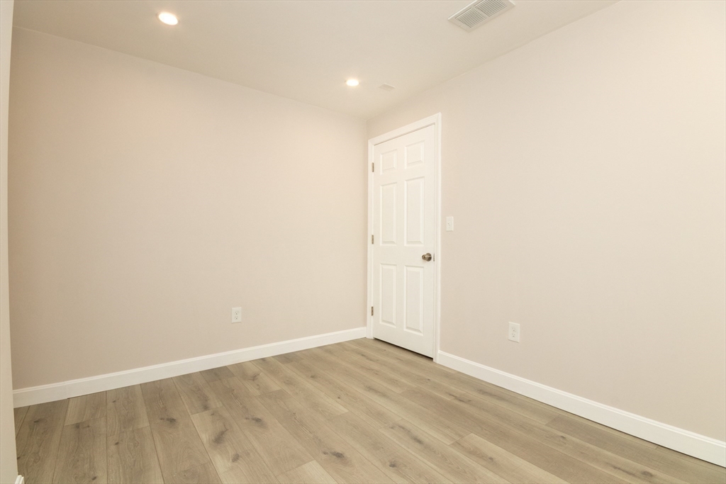 Bellingham, Massachusetts 02019, United States, 2 Bedrooms Bedrooms, ,2 BathroomsBathrooms,Residential,Pending,26781