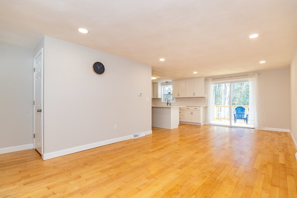 Bellingham, Massachusetts 02019, United States, 2 Bedrooms Bedrooms, ,2 BathroomsBathrooms,Residential,Pending,26781