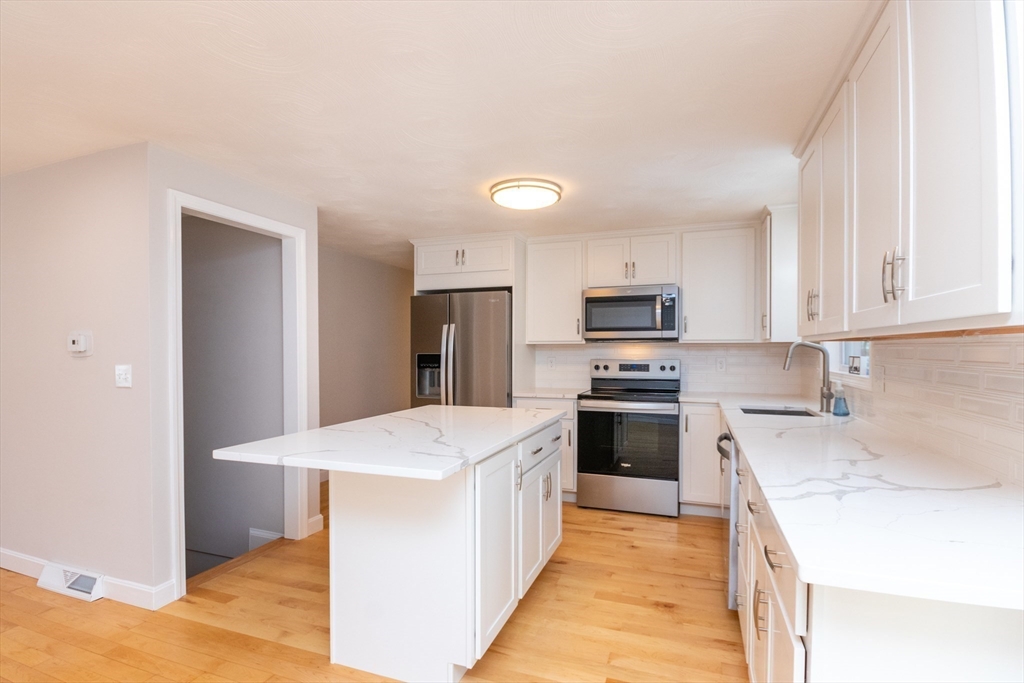 Bellingham, Massachusetts 02019, United States, 2 Bedrooms Bedrooms, ,2 BathroomsBathrooms,Residential,Pending,26781