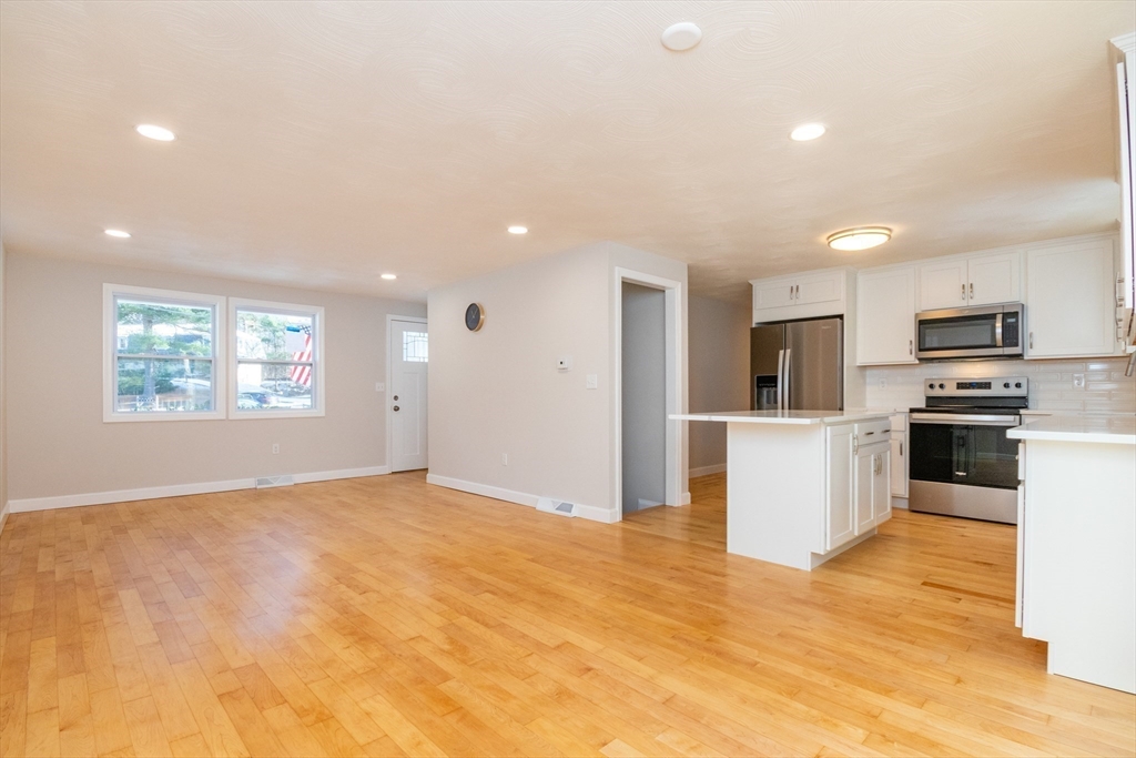 Bellingham, Massachusetts 02019, United States, 2 Bedrooms Bedrooms, ,2 BathroomsBathrooms,Residential,Pending,26781