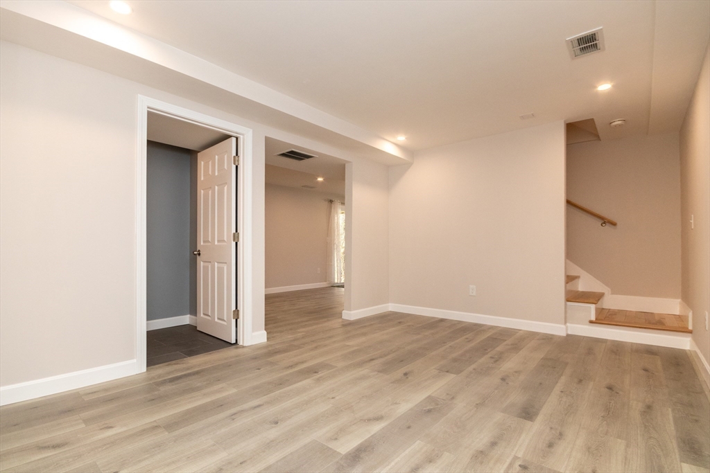 Bellingham, Massachusetts 02019, United States, 2 Bedrooms Bedrooms, ,2 BathroomsBathrooms,Residential,Pending,26781