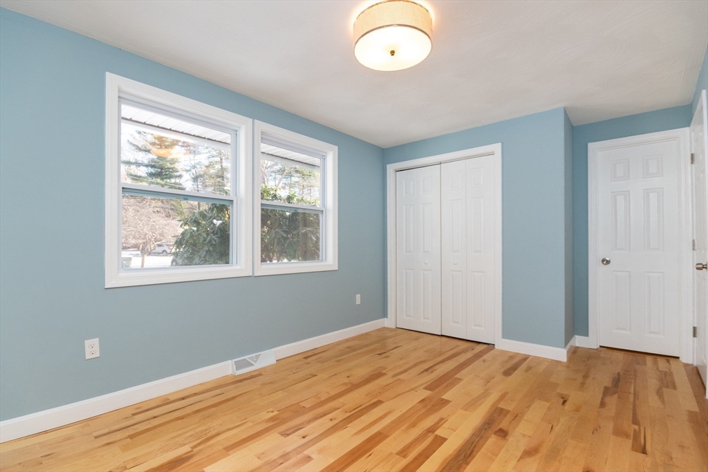 Bellingham, Massachusetts 02019, United States, 2 Bedrooms Bedrooms, ,2 BathroomsBathrooms,Residential,Pending,26781