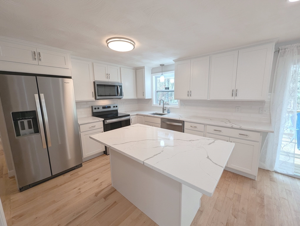 Bellingham, Massachusetts 02019, United States, 2 Bedrooms Bedrooms, ,2 BathroomsBathrooms,Residential,Pending,26781