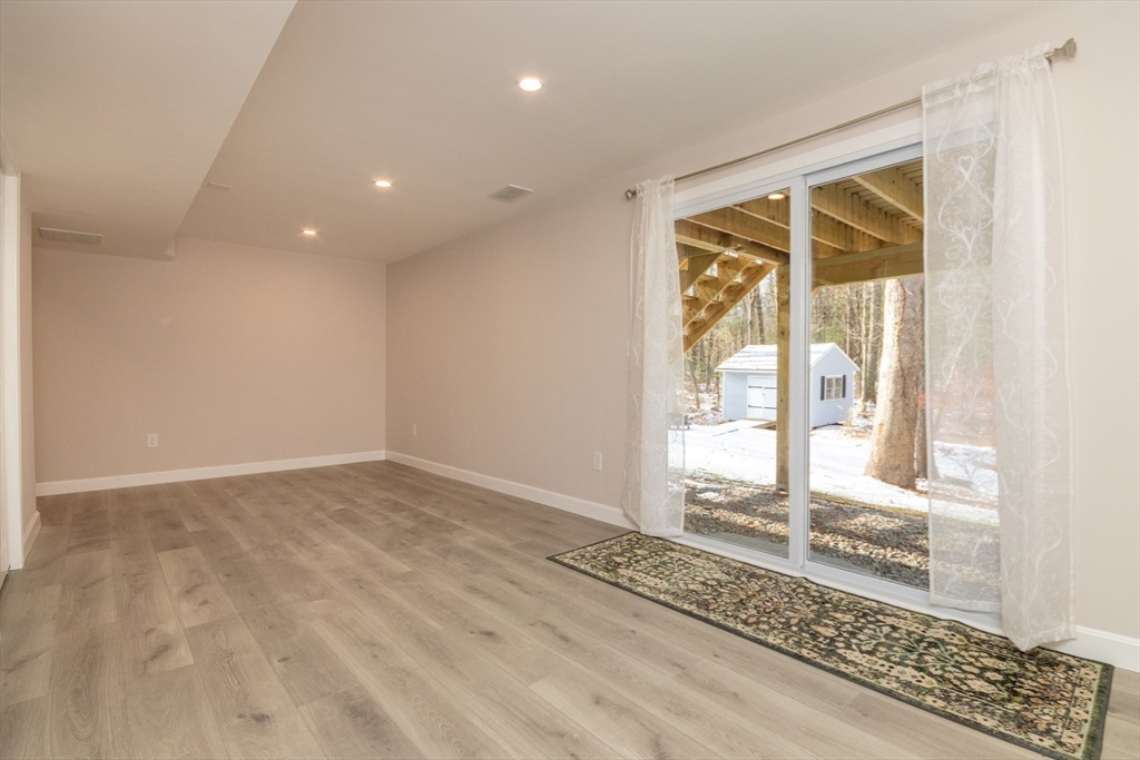 Bellingham, Massachusetts 02019, United States, 2 Bedrooms Bedrooms, ,2 BathroomsBathrooms,Residential,Pending,26781