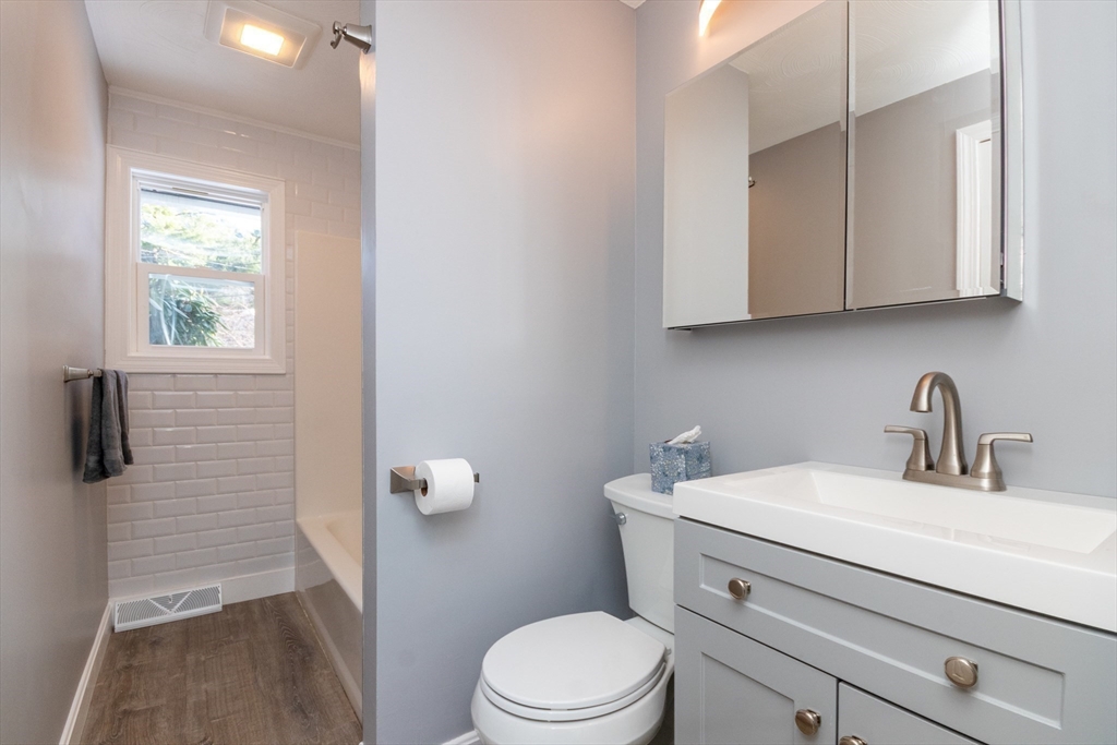 Bellingham, Massachusetts 02019, United States, 2 Bedrooms Bedrooms, ,2 BathroomsBathrooms,Residential,Pending,26781