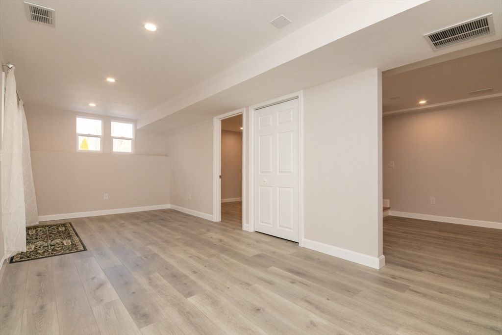 Bellingham, Massachusetts 02019, United States, 2 Bedrooms Bedrooms, ,2 BathroomsBathrooms,Residential,Pending,26781