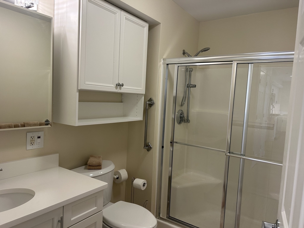 141 Chestnut St 202