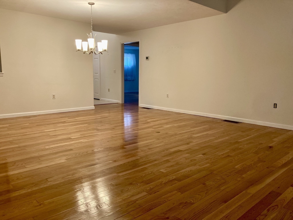 4 Oxford Dr 15