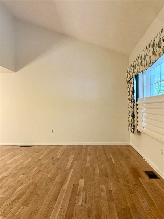 4 Oxford Dr 15