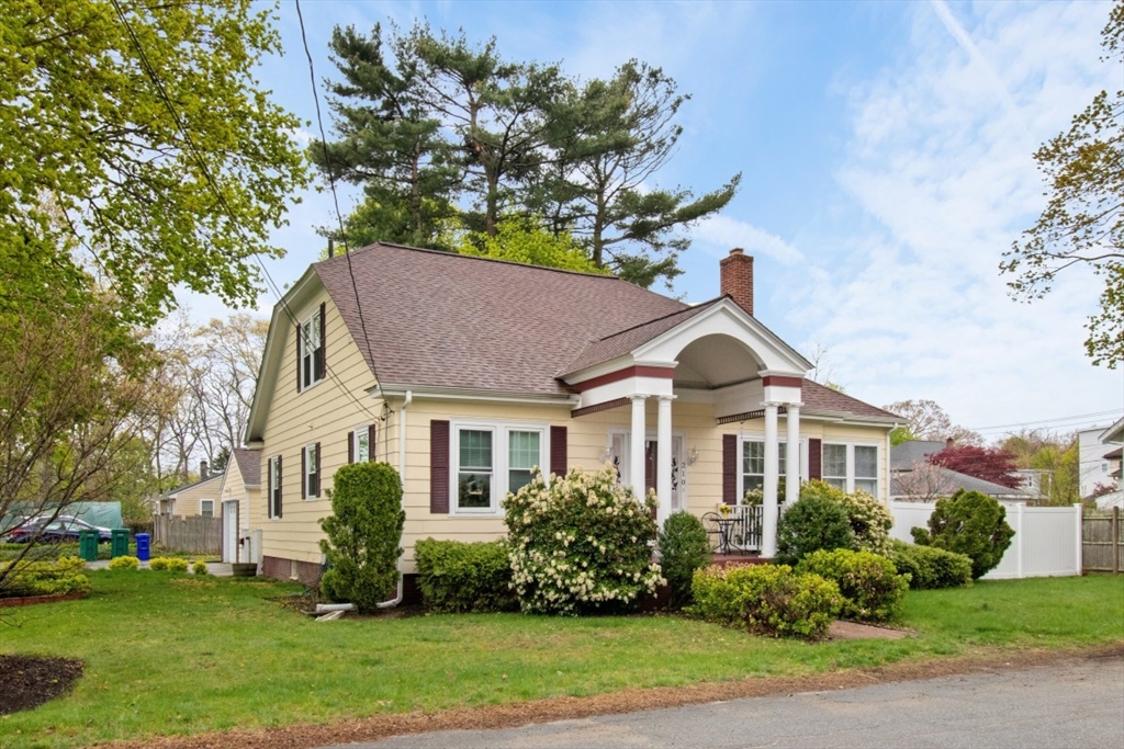 210 Robert St