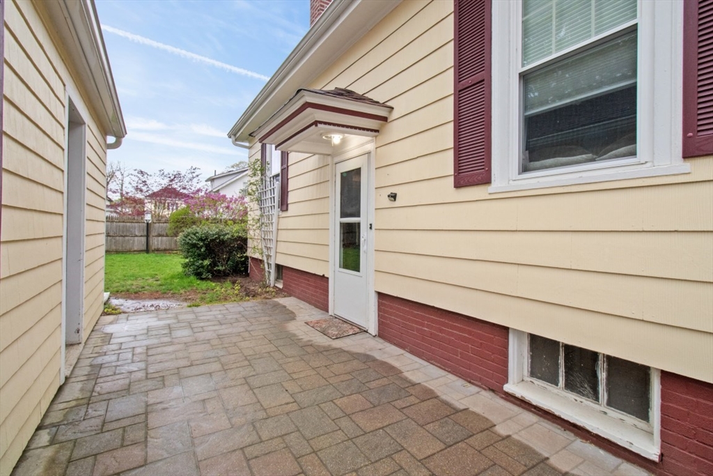 210 Robert St
