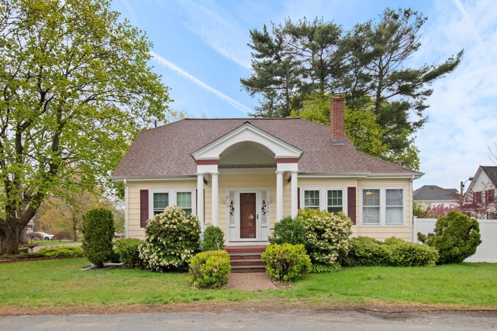 210 Robert St