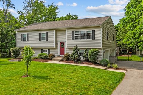 154 Oak Hill Ave Seekonk MA 02771