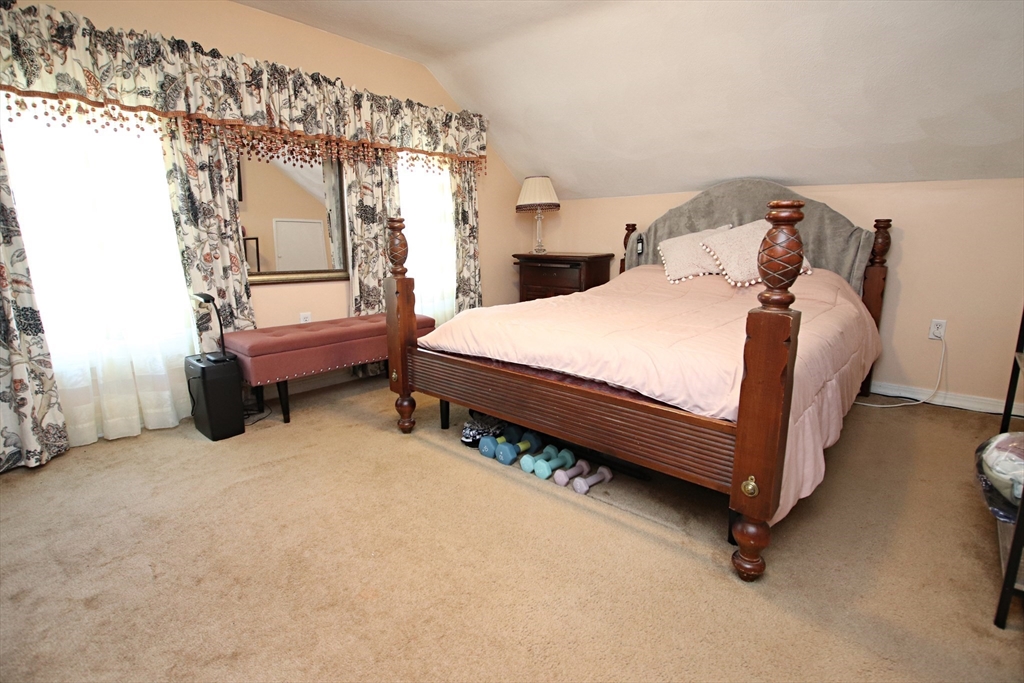 Saugus, Massachusetts 01906, United States, 3 Bedrooms Bedrooms, ,2 BathroomsBathrooms,Residential,Active,110660