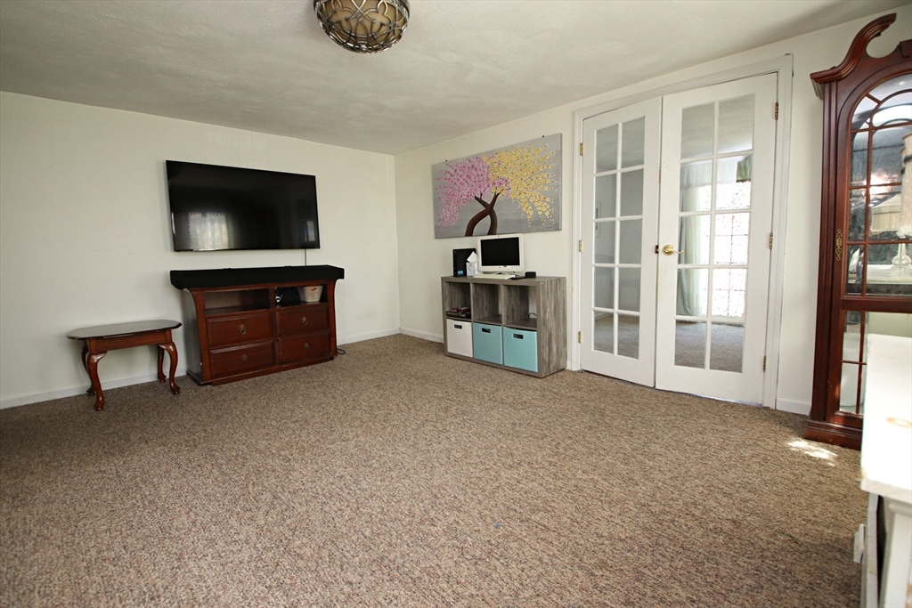 Saugus, Massachusetts 01906, United States, 3 Bedrooms Bedrooms, ,2 BathroomsBathrooms,Residential,Active,110660